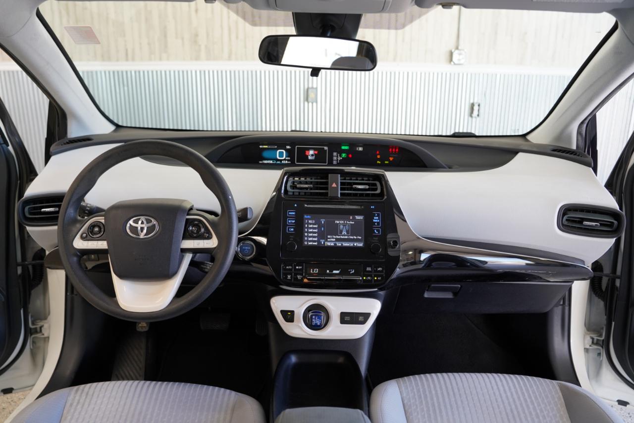 Toyota Prius Three Touring (Natl) 2017