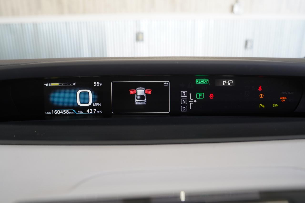 Toyota Prius Three Touring (Natl) 2017
