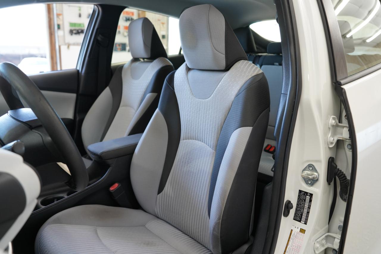 Toyota Prius Three Touring (Natl) 2017