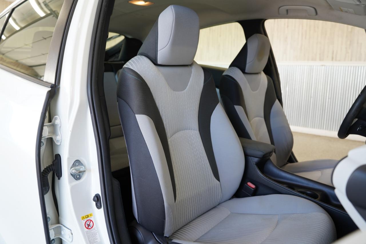 Toyota Prius Three Touring (Natl) 2017