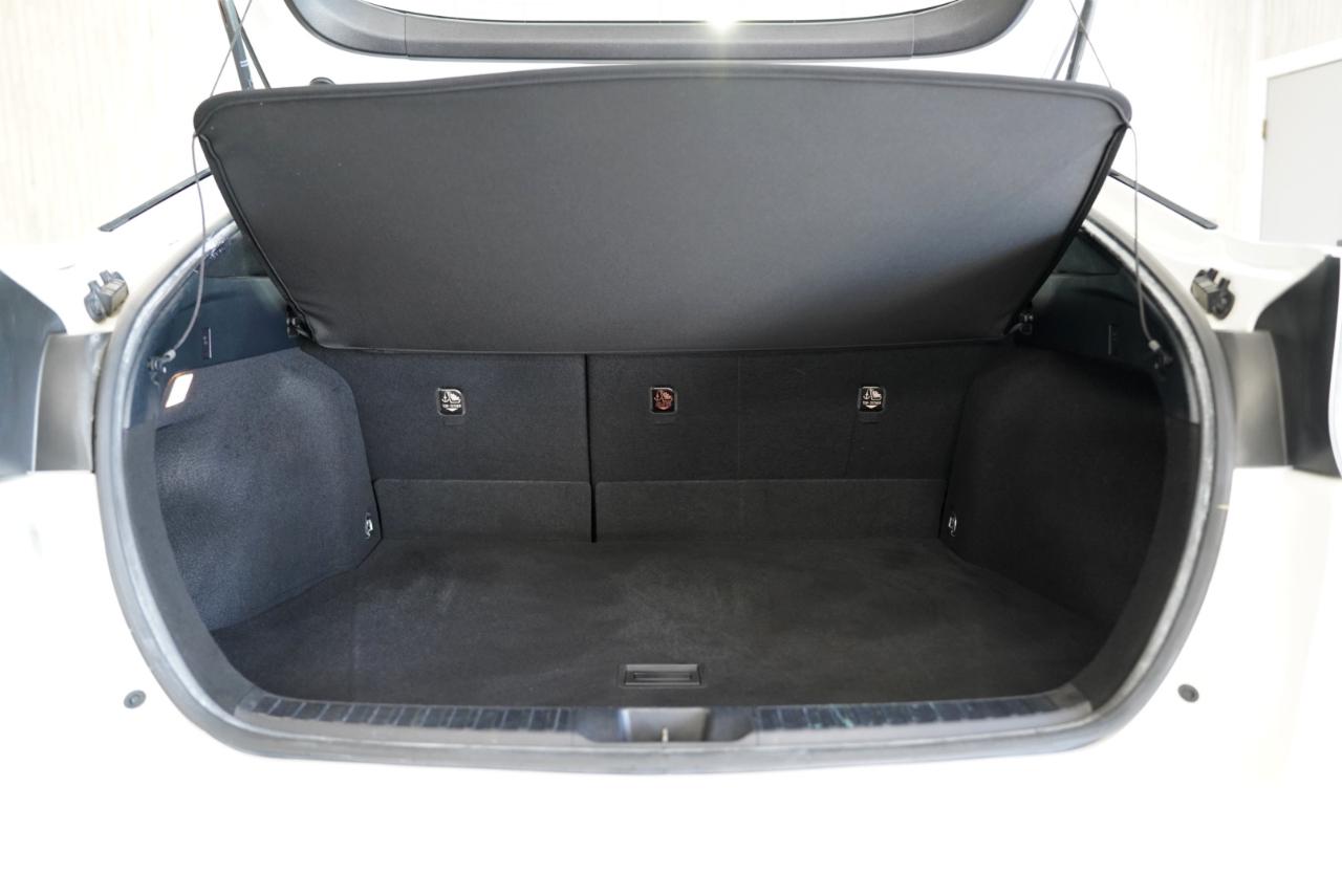 Toyota Prius Three Touring (Natl) 2017
