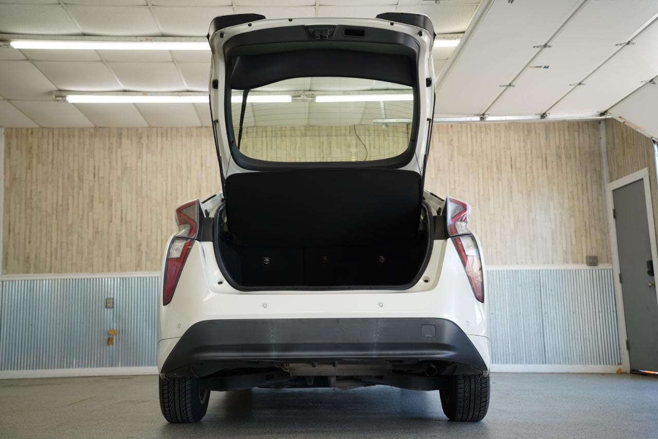 Toyota Prius Three Touring (Natl) 2017