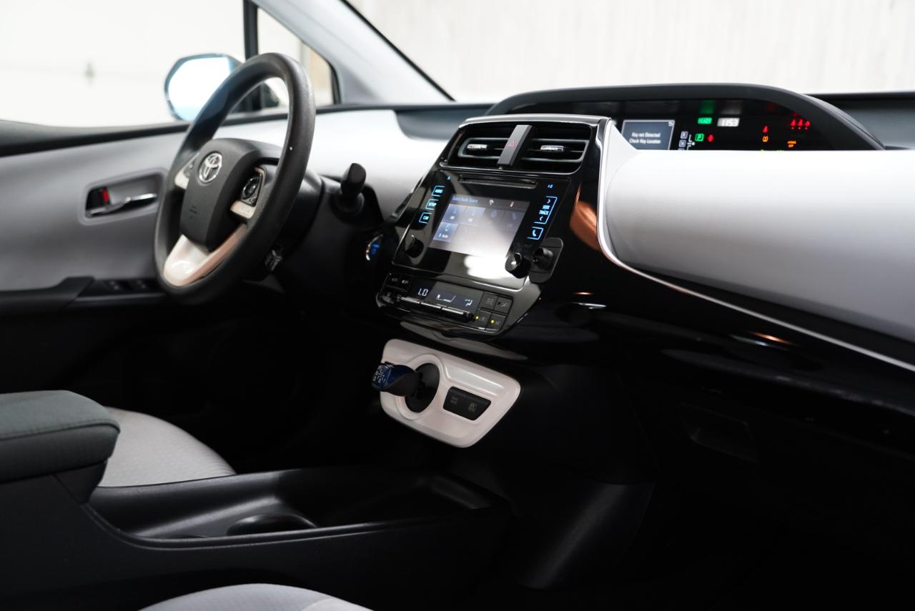 Toyota Prius Three Touring (Natl) 2017