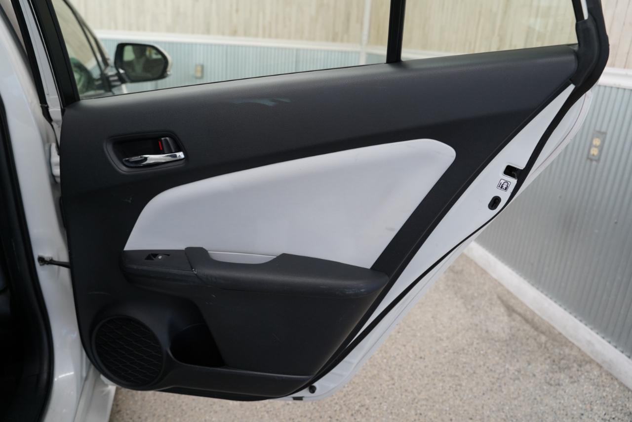 Toyota Prius Three Touring (Natl) 2017