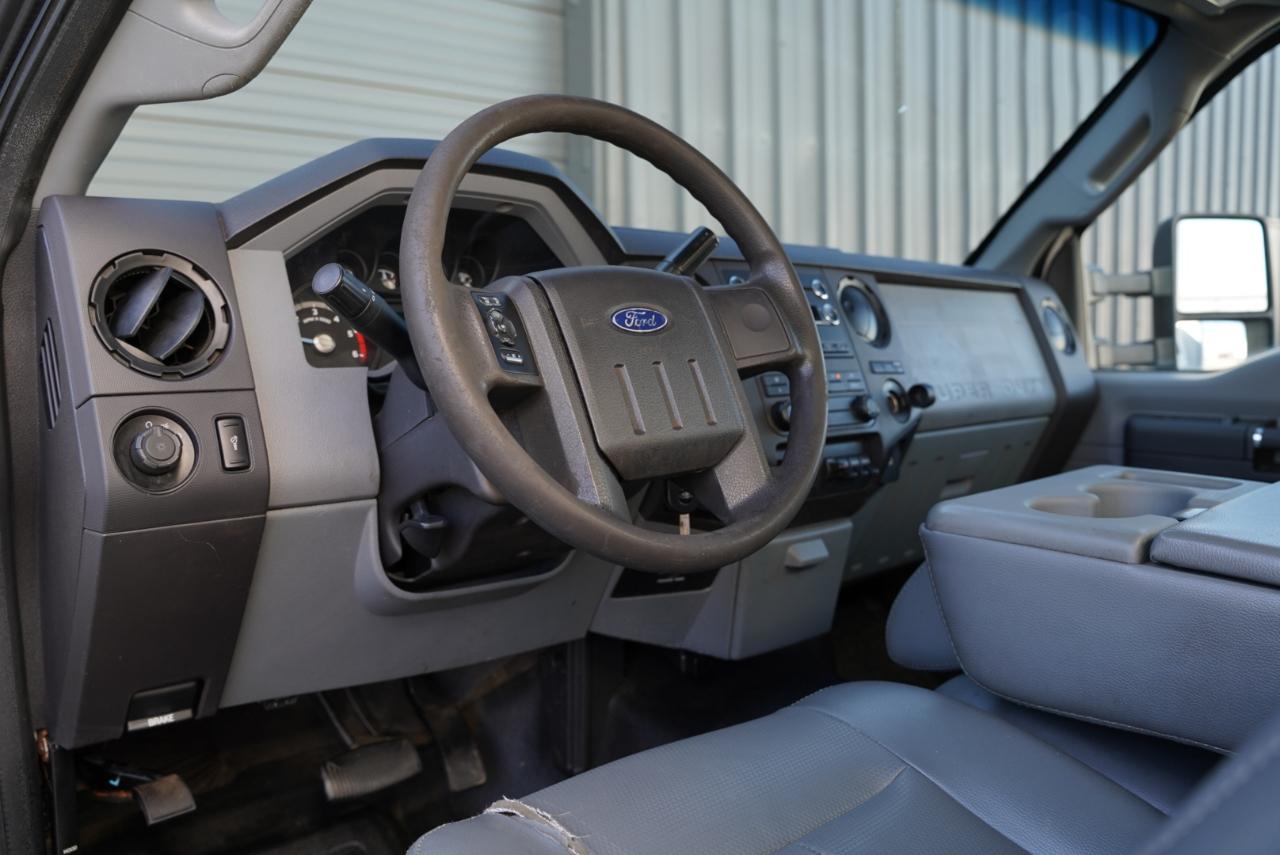 Ford Super Duty F-550 DRW 2WD Crew Cab 200" WB 84" CA XL 2011
