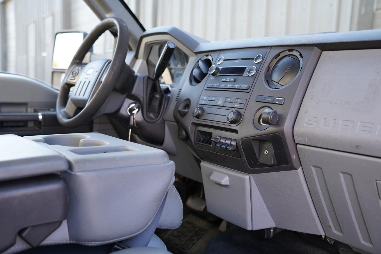 Ford Super Duty F-550 DRW 2WD Crew Cab 200" WB 84" CA XL 2011