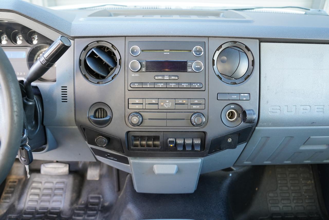 Ford Super Duty F-550 DRW 2WD Crew Cab 200" WB 84" CA XL 2011