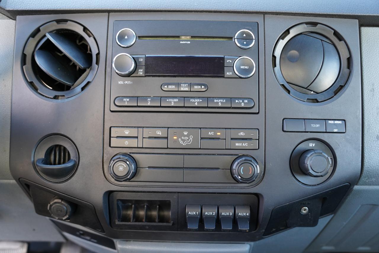 Ford Super Duty F-550 DRW 2WD Crew Cab 200" WB 84" CA XL 2011