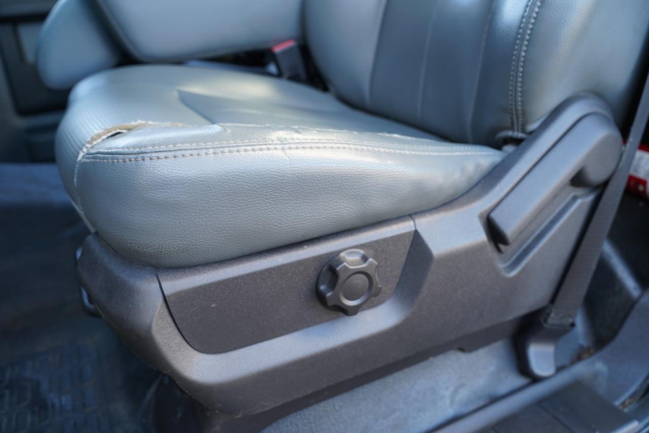 Ford Super Duty F-550 DRW 2WD Crew Cab 200" WB 84" CA XL 2011