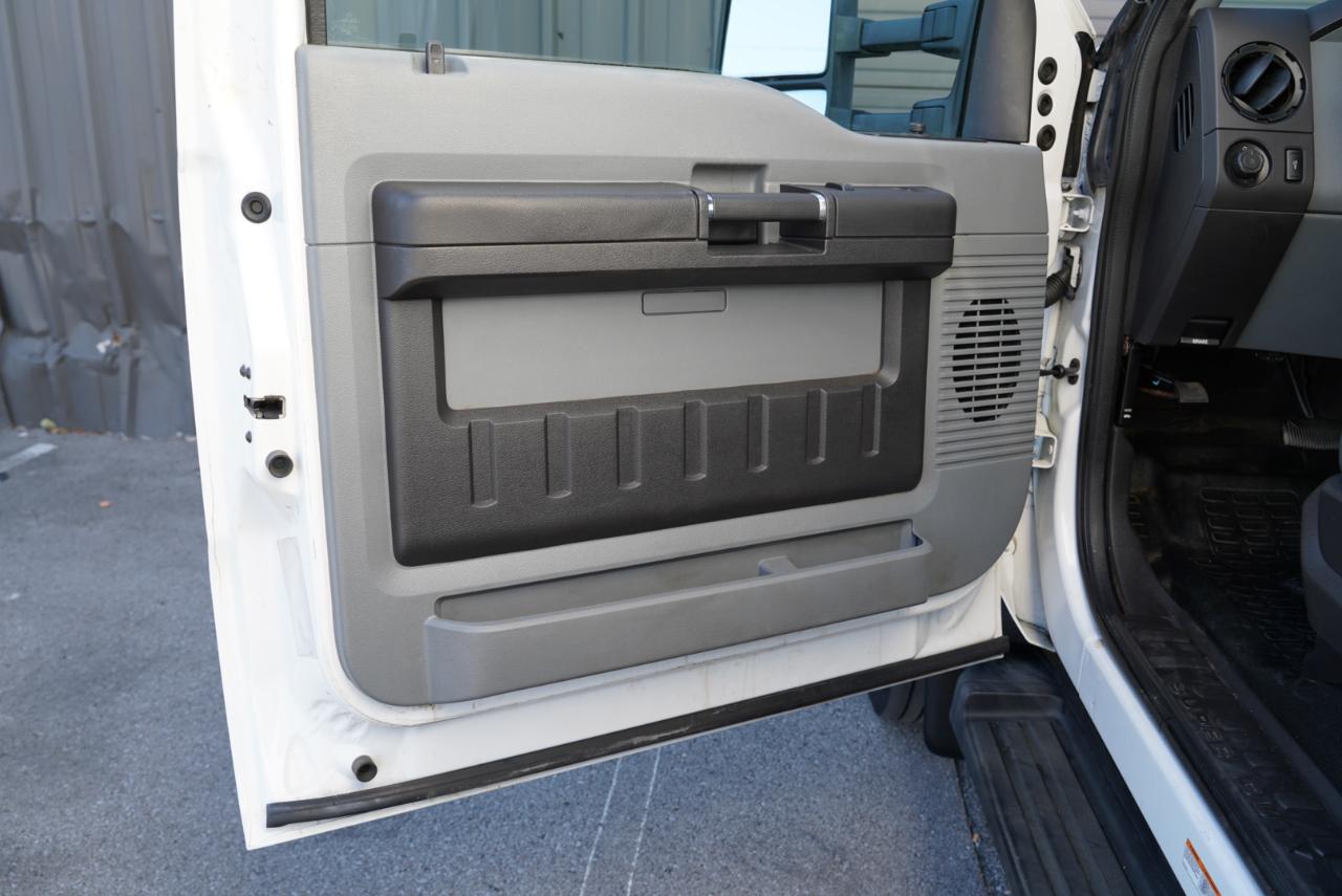 Ford Super Duty F-550 DRW 2WD Crew Cab 200" WB 84" CA XL 2011