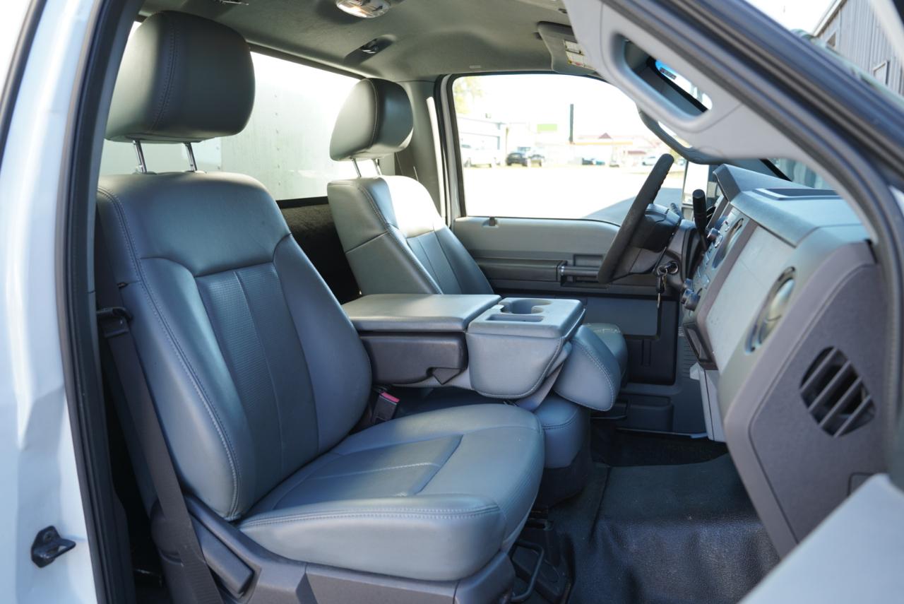 Ford Super Duty F-550 DRW 2WD Crew Cab 200" WB 84" CA XL 2011