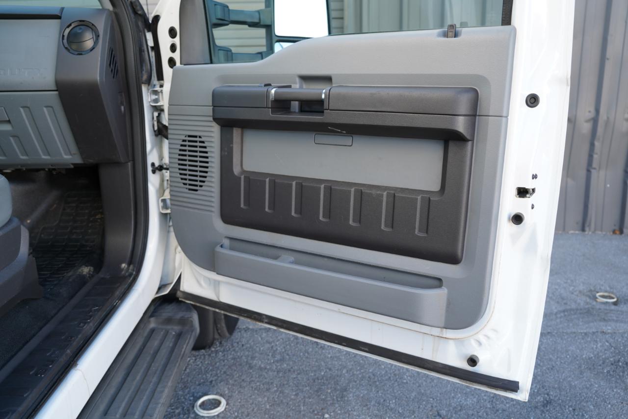 Ford Super Duty F-550 DRW 2WD Crew Cab 200" WB 84" CA XL 2011