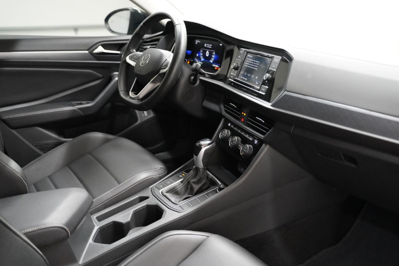 Volkswagen Jetta SE Auto 2024