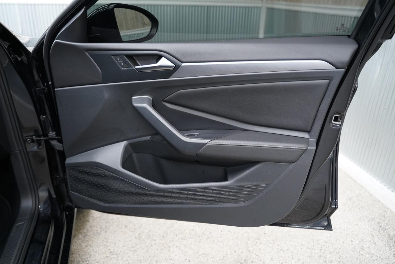 Volkswagen Jetta SE Auto 2024