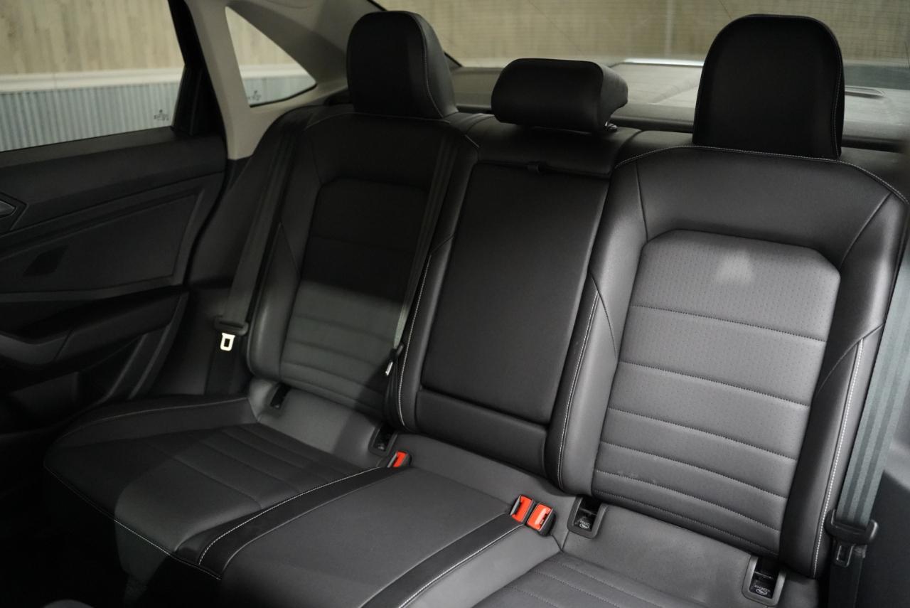 Volkswagen Jetta SE Auto 2024