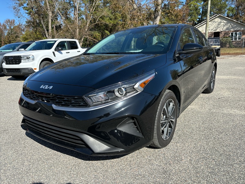 2024 Kia Forte LXS photo 2