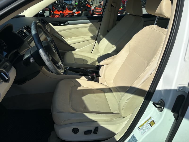 Volkswagen Passat 4dr Sdn 2.5L Auto SE *Ltd Avail* 2014