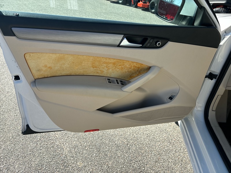 Volkswagen Passat 4dr Sdn 2.5L Auto SE *Ltd Avail* 2014