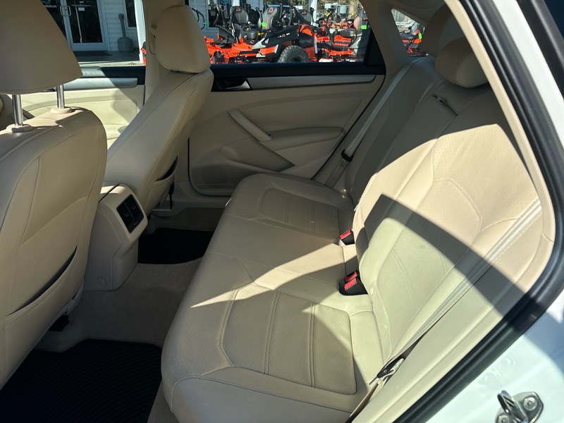 Volkswagen Passat 4dr Sdn 2.5L Auto SE *Ltd Avail* 2014