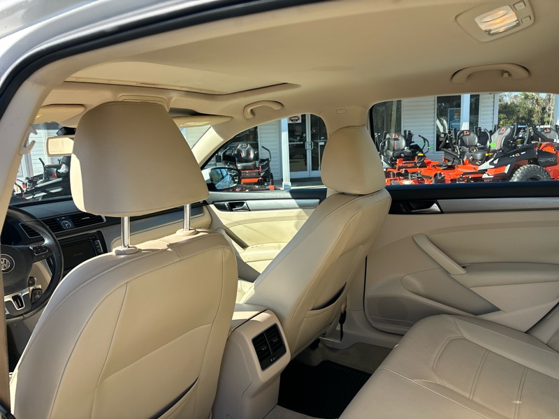 Volkswagen Passat 4dr Sdn 2.5L Auto SE *Ltd Avail* 2014