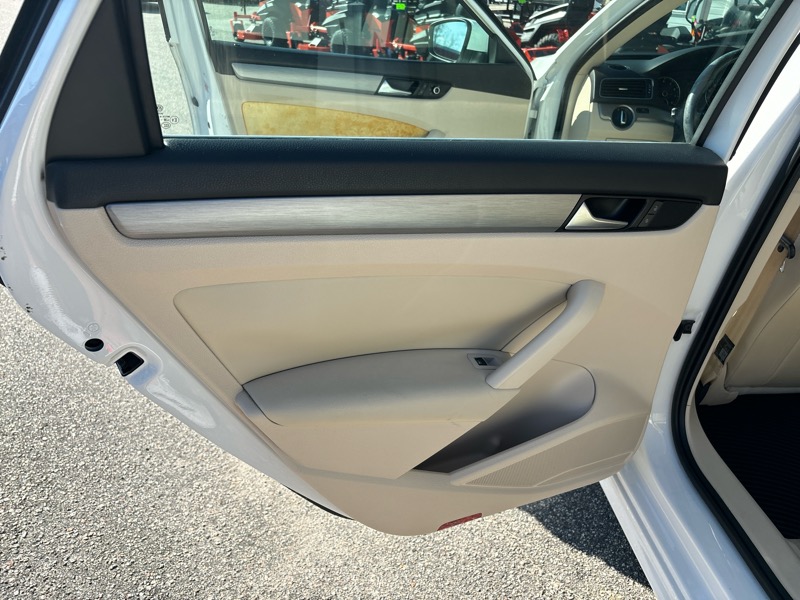 Volkswagen Passat 4dr Sdn 2.5L Auto SE *Ltd Avail* 2014