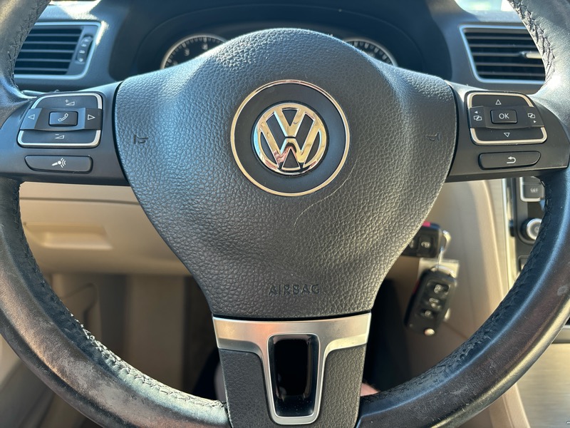 Volkswagen Passat 4dr Sdn 2.5L Auto SE *Ltd Avail* 2014