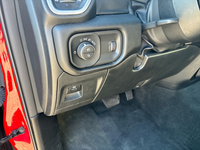 RAM 1500 Big Horn 4x4 Quad Cab 6'4" Box 2023