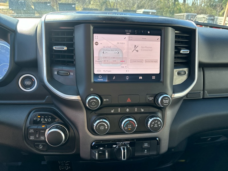 RAM 1500 Big Horn 4x4 Quad Cab 6'4" Box 2023