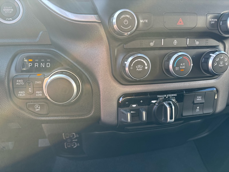 RAM 1500 Big Horn 4x4 Quad Cab 6'4" Box 2023