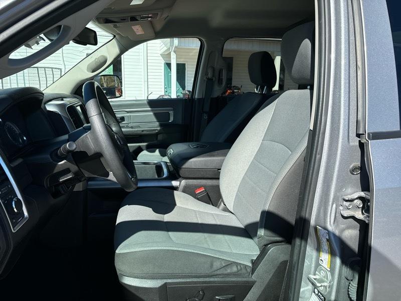 RAM 1500 Classic SLT 4x2 Crew Cab 5'7" Box 2023