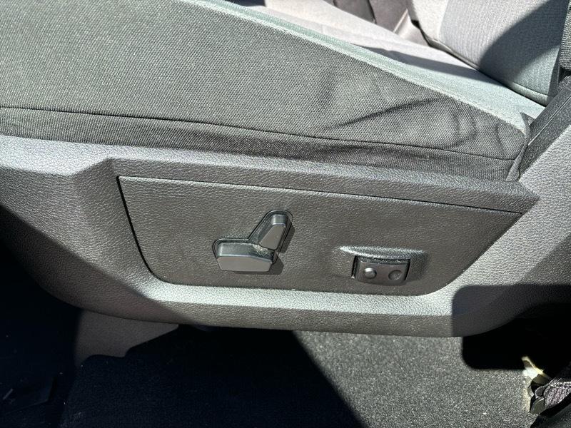 RAM 1500 Classic SLT 4x2 Crew Cab 5'7" Box 2023