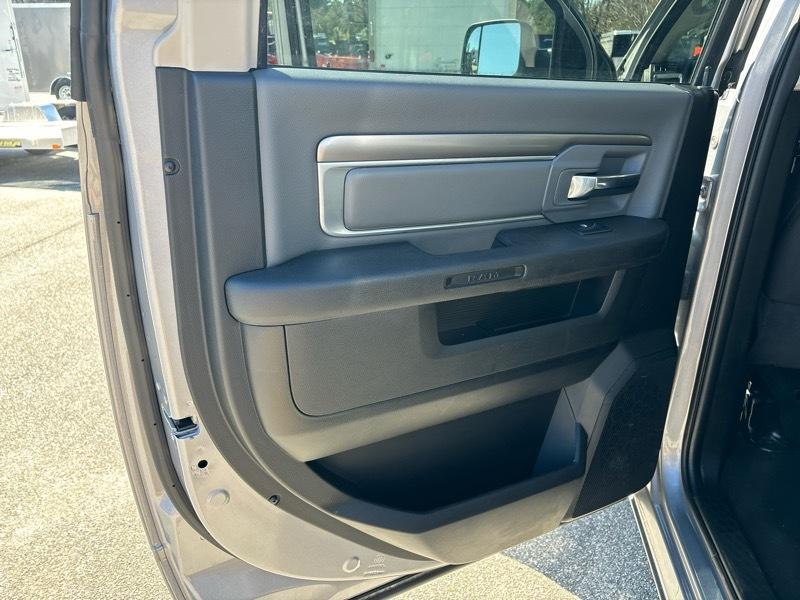 RAM 1500 Classic SLT 4x2 Crew Cab 5'7" Box 2023