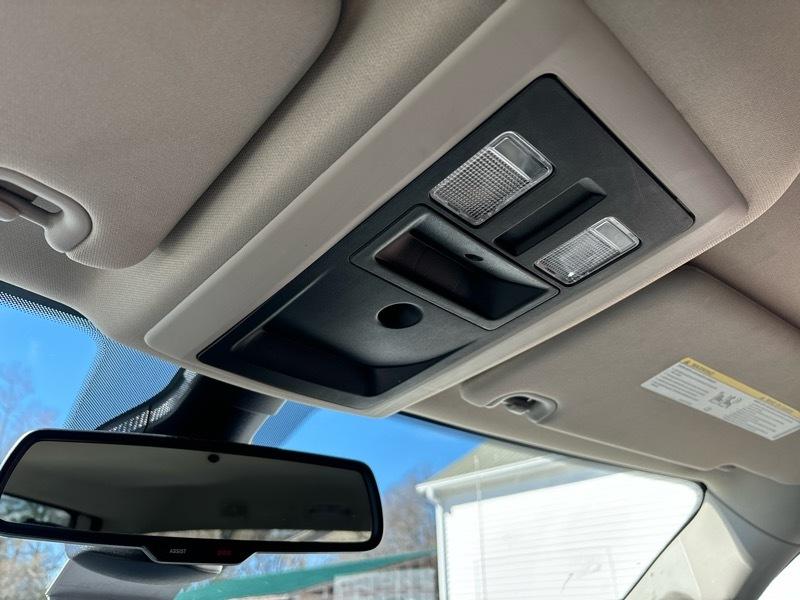 RAM 1500 Classic SLT 4x2 Crew Cab 5'7" Box 2023