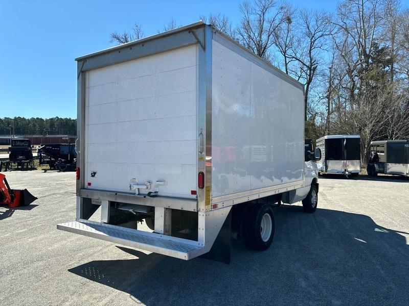 Ford E-Series Cutaway E-350 SRW 138" WB 2024