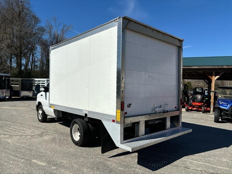 Ford E-Series Cutaway E-350 SRW 138" WB 2024