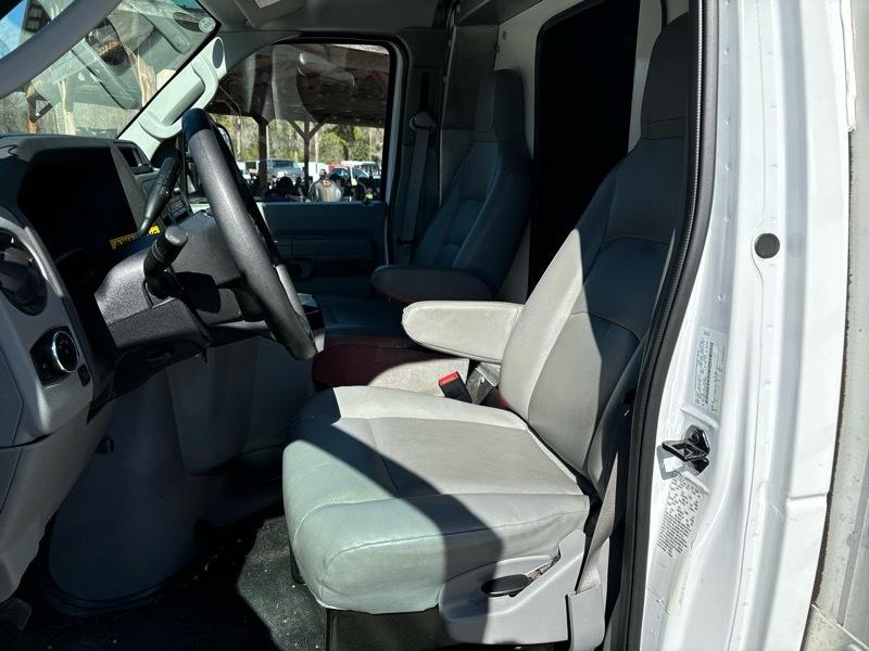 Ford E-Series Cutaway E-350 SRW 138" WB 2024