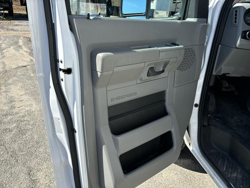 Ford E-Series Cutaway E-350 SRW 138" WB 2024