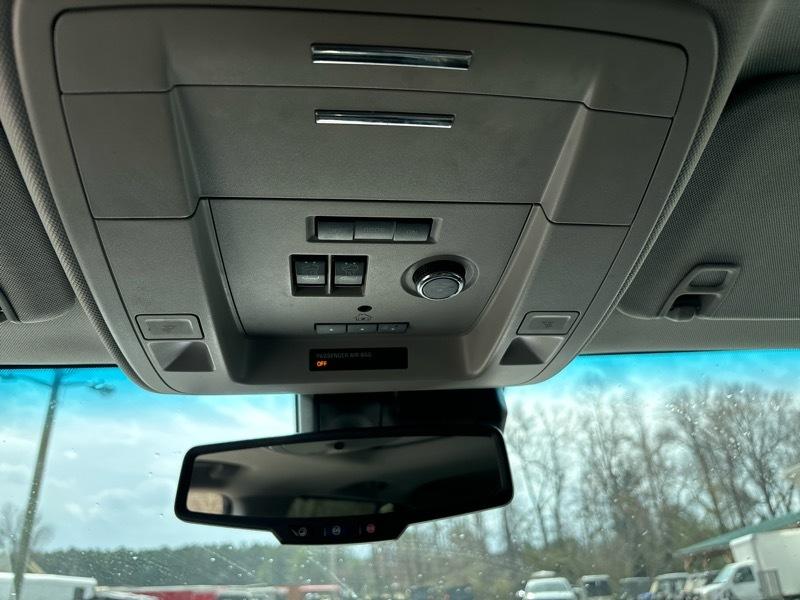 Chevrolet Suburban 4WD 4dr 1500 LT 2018