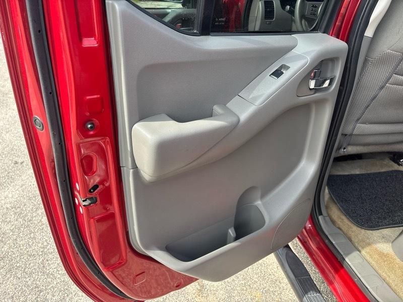 Nissan Frontier 4WD Crew Cab SWB Auto PRO-4X 2015