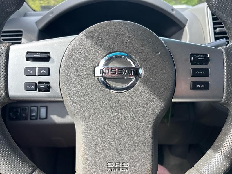 Nissan Frontier 4WD Crew Cab SWB Auto PRO-4X 2015