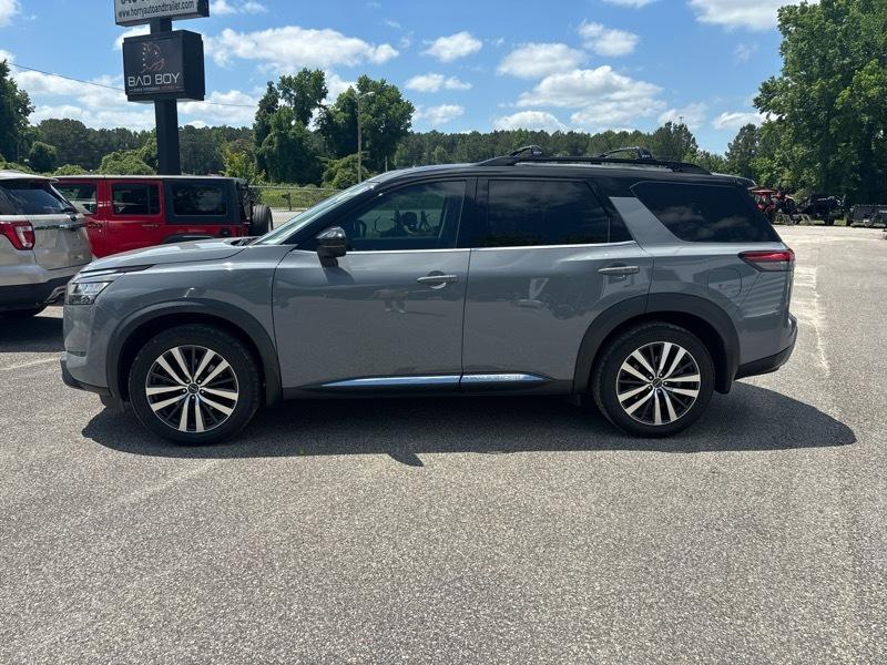 2022 Nissan Pathfinder Platinum 2WD's photo