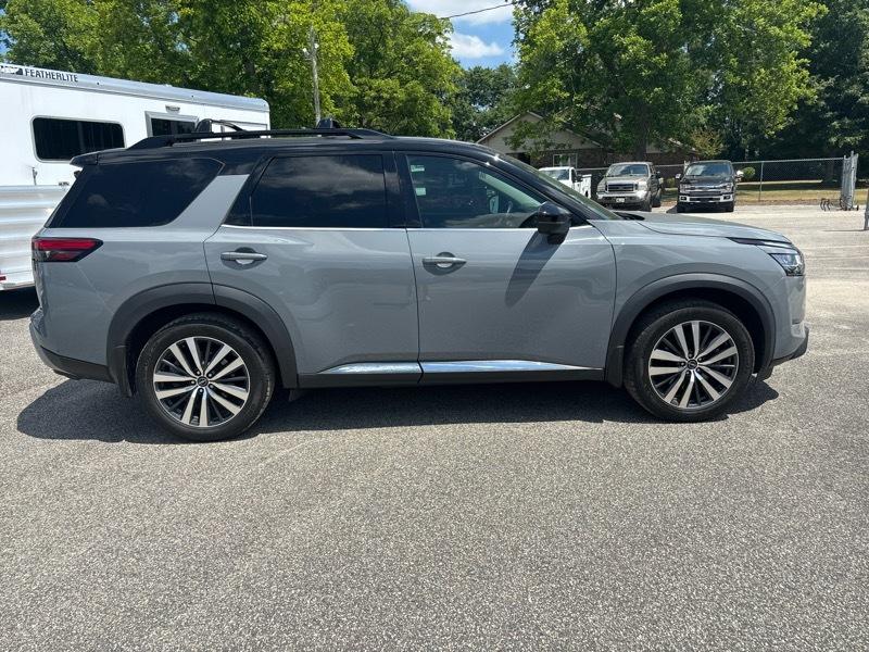 Nissan Pathfinder Platinum 2WD 2022
