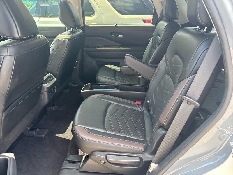 Nissan Pathfinder Platinum 2WD 2022