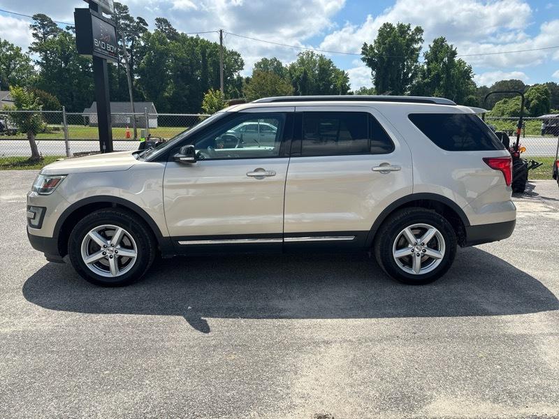 2017 Ford Explorer XLT 4WD's photo