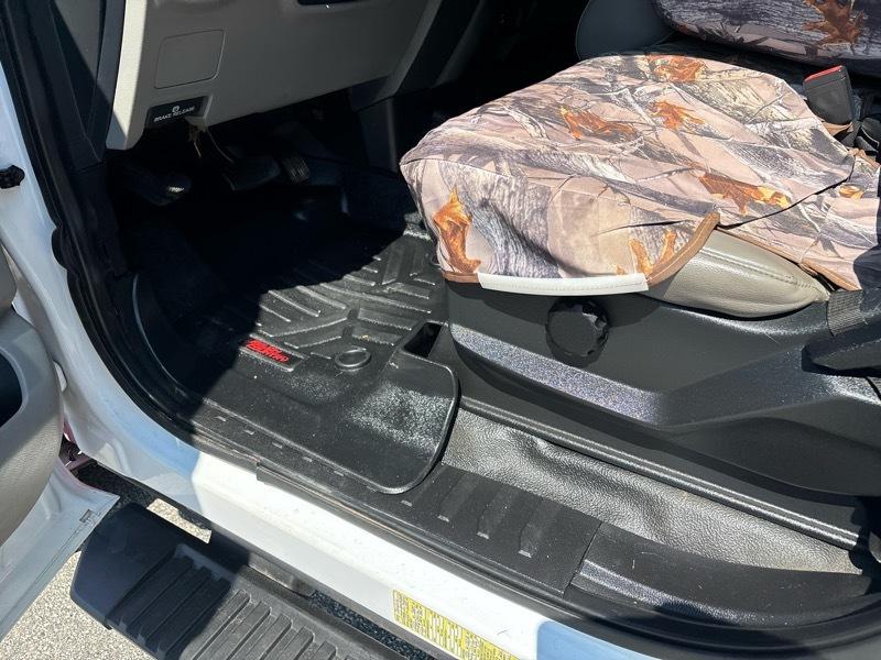 Ford Super Duty F-350 DRW XL 4WD Crew Cab 179" WB 60" CA 2021