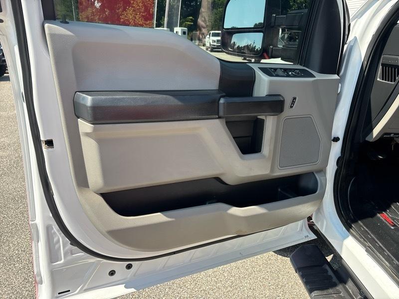 Ford Super Duty F-350 DRW XL 4WD Crew Cab 179" WB 60" CA 2021