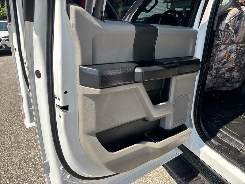 Ford Super Duty F-350 DRW XL 4WD Crew Cab 179" WB 60" CA 2021