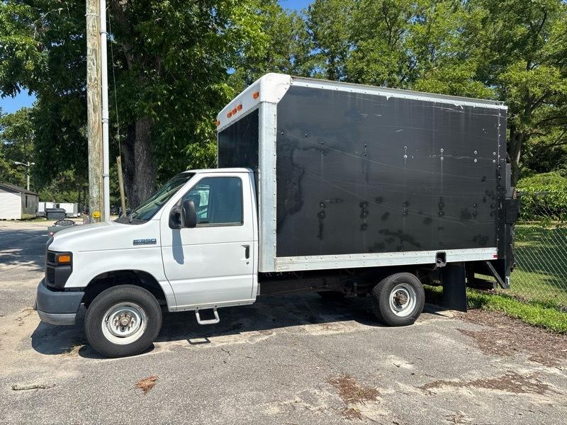 2011 Ford Econoline Commercial Cutaway E-350 Super Duty 138" 5-Spd SRW