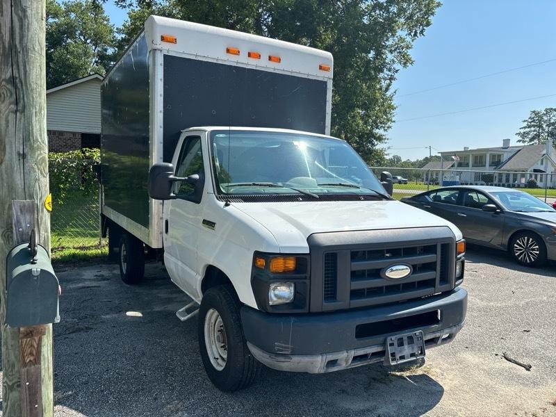 Ford Econoline Commercial Cutaway E-350 Super Duty 138" 5-Spd SRW 2011