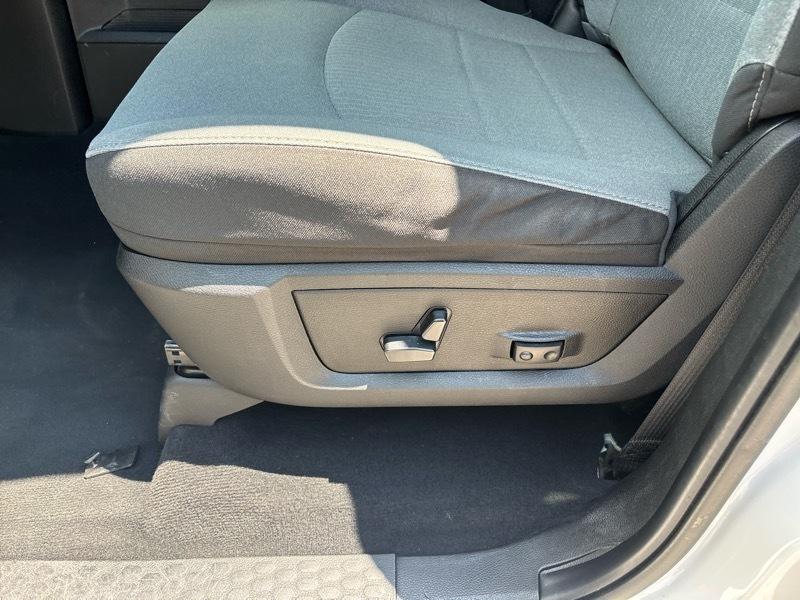 RAM 1500 Classic SLT 4x4 Crew Cab 5'7" Box 2023